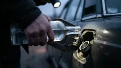 Varför många bilister tillsätter alkohol i bensinen: Resultatet är inte uppenbart